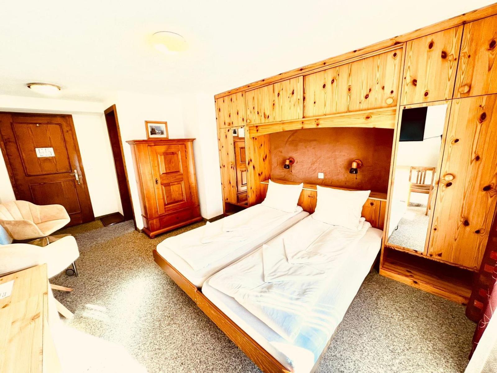 Hotel Old Jnn クロスタース エクステリア 写真